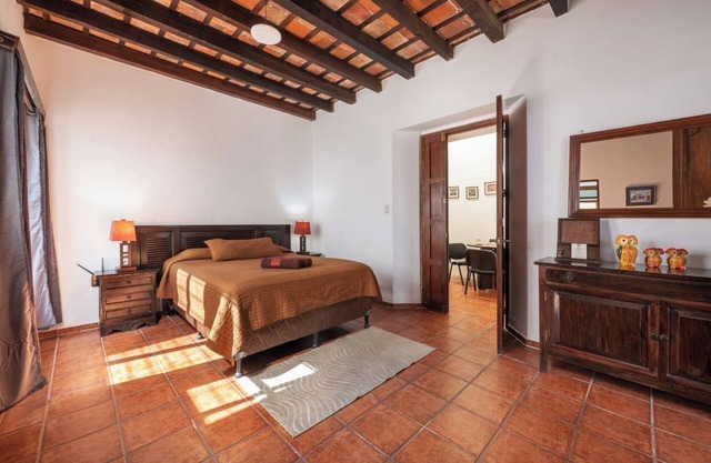 Double accommodation in Antigua´s Heart