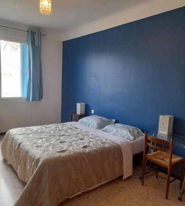 Double room, in an elegant house, Thuir centre, terraces view Canigou