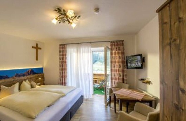 Double room with balcony 3 - Apartments and Pension Mariandl