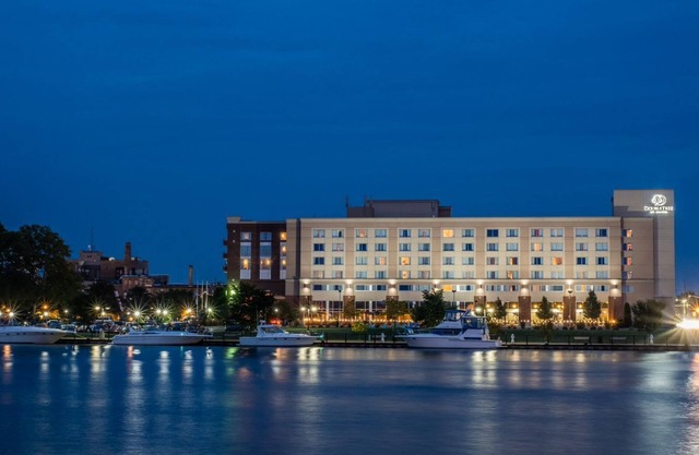 DoubleTree by Hilton Bay City - Riverfront