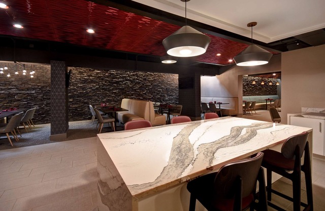 DoubleTree by Hilton St. Louis Airport