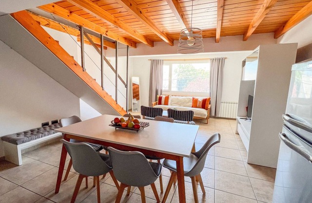 Downtown Bariloche: Spacious and bright duplex