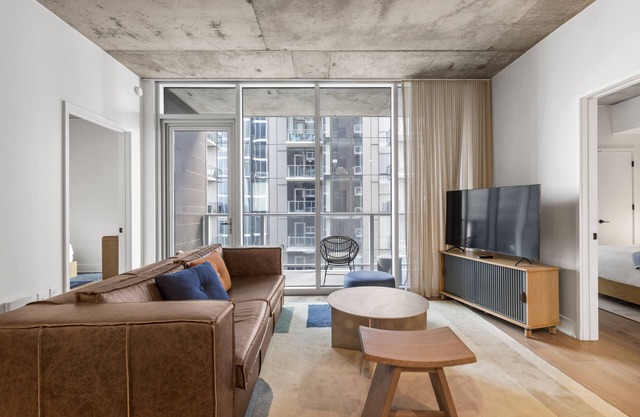 Downtown 2 Bedroom Lux Suite