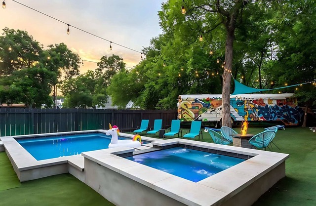 Downtown Austin Oasis w Pool & Hot Tub—Sleeps 16