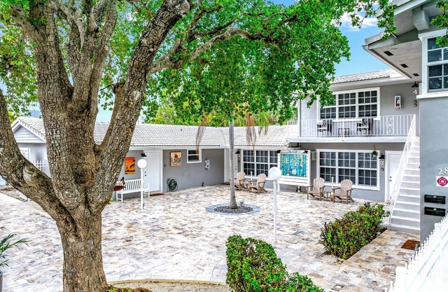 Downtown Beach Studio Unit! Walk To Beach+Shops!