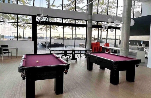 Downtown Escape – Walk to Cruise Ships & Waterfront | 2 Comfy Beds