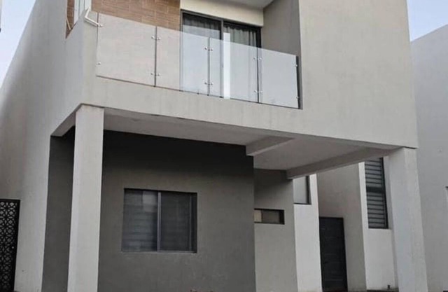 DOWNTOWN HOUSE
