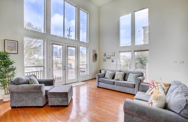 Downtown Houston Townhome w/City Views!