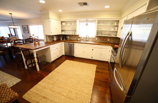 Downtown Hudson Farm House amazing retreat centrally located in Dripping Spring