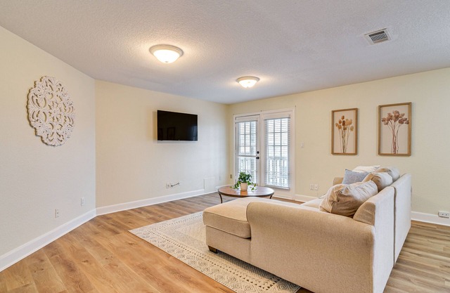 Downtown Kemah Rental ~ 3 Blocks to Boardwalk!