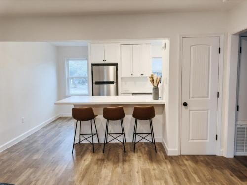 Downtown OS 2bed 1 bath with pool and close to the beach