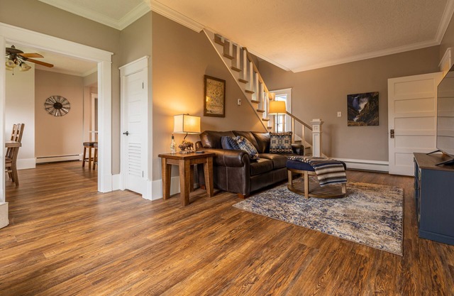 Downtown Powell Place- Recently remodeled home in downtown Powell