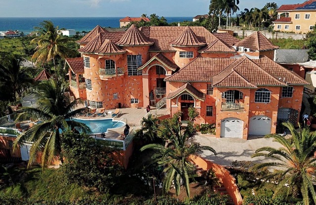 Dream Castle Villa, Montego Bay, 9 Large bedrooms