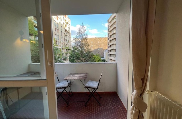 Dream Dwell Paris -Studio with Balcony 800m to Trocadéro and Tour Eiffel