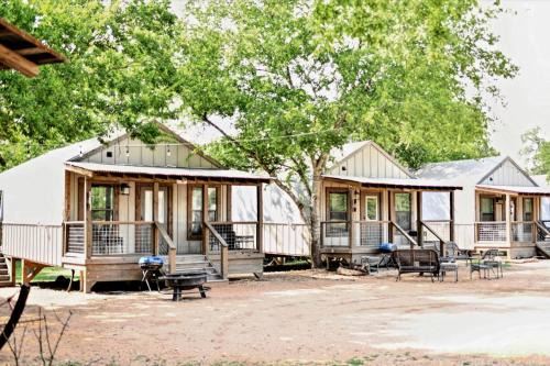 Dream Glamping Destination: Stunning Tented Cabin on the Geronimo Creek in Seguin, Texas