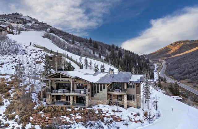 Dreamscape 365 I Ski-In/Out Deer Valley I Private Hot Tub I Theater Room | Custom Game Room!