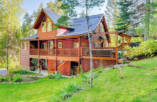 Dreamy Alpine Cabin w/Hot Tub, Fireplace & More!