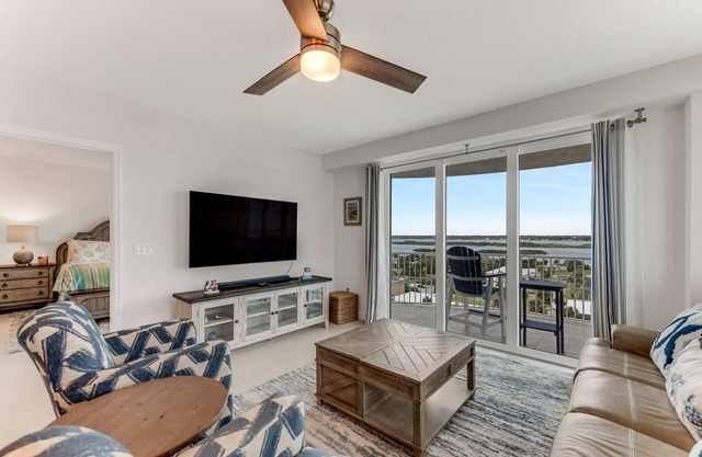 Driftwave at The Aruba - Pool and hot tub open