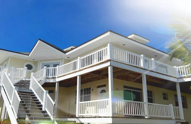 Driftwood Haven ~ Car Included! Modern 3 Bedroom Home in Paradise!
