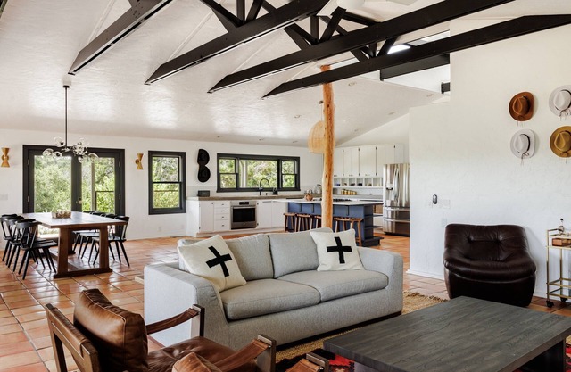 Dripping Springs Homestead - Massive 20 acre property with multiple lodging options and Pool!