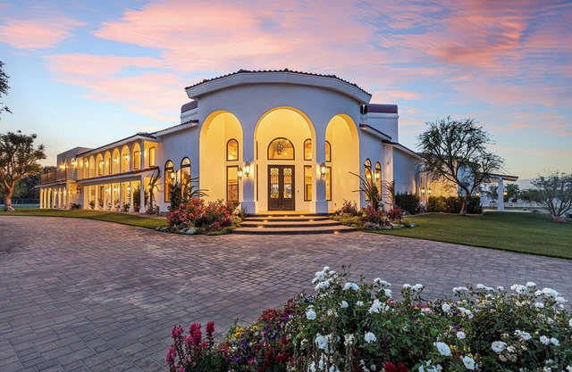 Drop-dead gorgeous villa-all amenities-13 bedrooms!