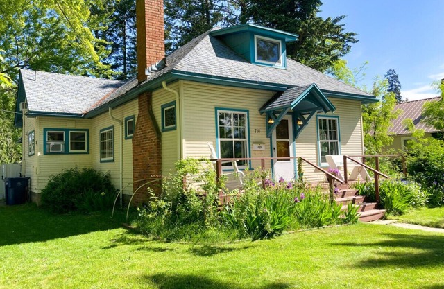 DT basecamp w/chef kitchen, yard & dog friendly