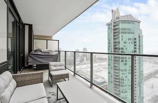 DT Views | AC | Pullout Couch | Mins to Saddledome