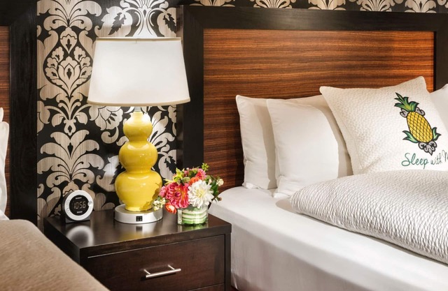 Duet Two Queen, The Maxwell: Pet-Friendly, Pool, Near Pike Place Market, 2 Units