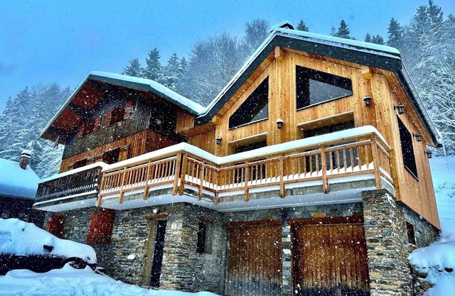 Duo of chalets in the heart of the Grand Domaine (18pers)