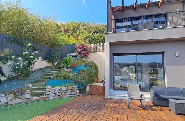 Duplex 6/8 p 65m2, terrace and garden near beaches and 5 mn from shops by car