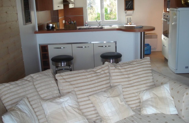 Duplex apartment facing the fishing port in downtown Granvillle