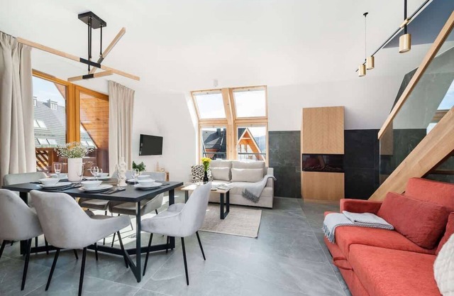 Duplex Apartment with Terrace and Mountain ViewE21