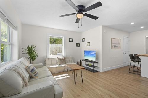 Duplex Both Units Near Ami Patio Tv