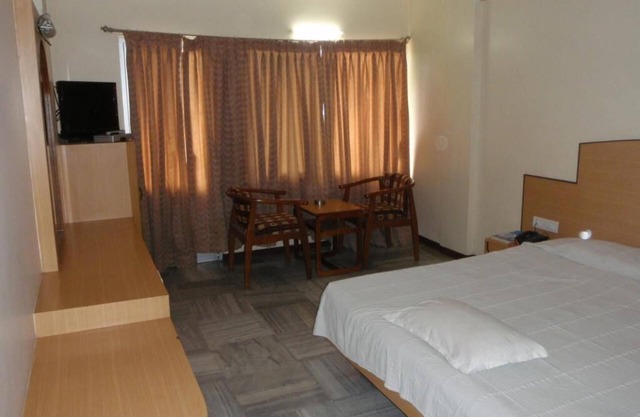 Duplex Rooms with Roof top restaurant Stay/Madurai