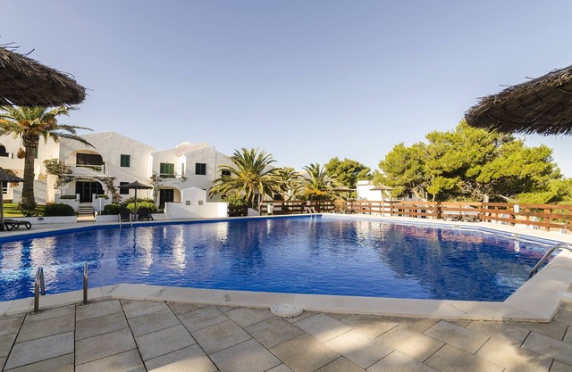DUPLEX SEMI-DETACHED HOUSE in complex with community pool, Air conditioning.