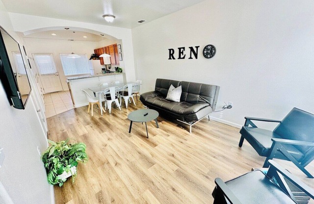 Duplex Townhouse/4 Bd & 4 Baths/sleeps14/Unit 8GH