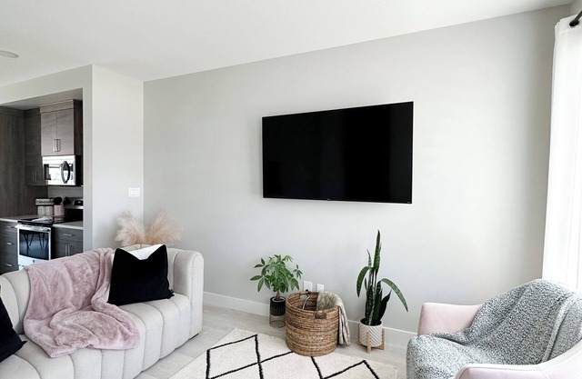 Duplex- West Lethbridge. 5 minutes from University of Lethbridge.