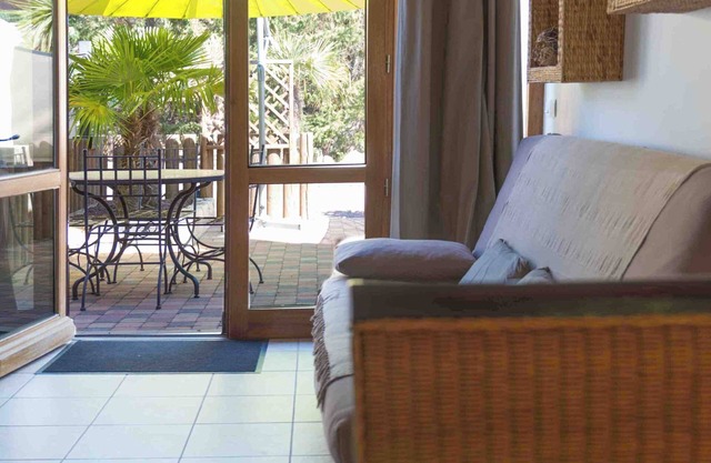 Duplex with pool 2.5km from the ramparts of Aigues-Mortes and 10 min from the beaches