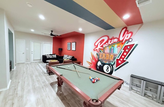 EaDo Townhome Pool Table By Convention & Stadiums