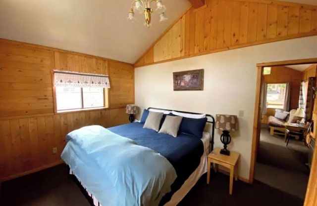 Eagle Nest Cabin Yellowstone Getaway in Cooke City