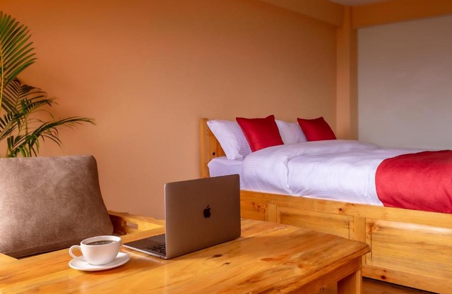 Eagle Nest Hotel
