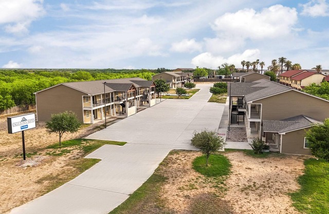 Eagle's Den Suites Carrizo Springs a Travelodge by Wyndham