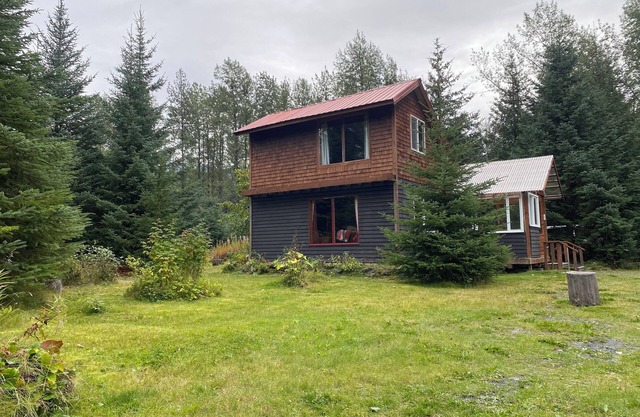 Eagle's Nest Cabin on Salmon Creek