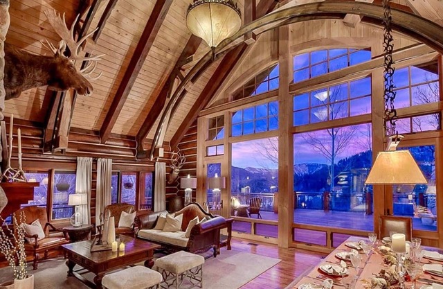 Eagles Nest Luxury Retreat, Views, Hot Tub, Walking distance to Resort