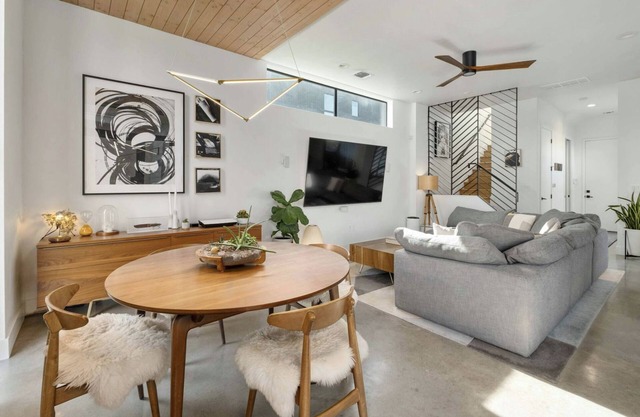 East Austin Flair + Hot Tub - Brass!