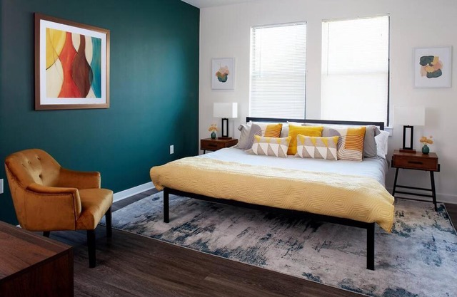 East Austin Ideal for Long Stays Office with Wi-Fi