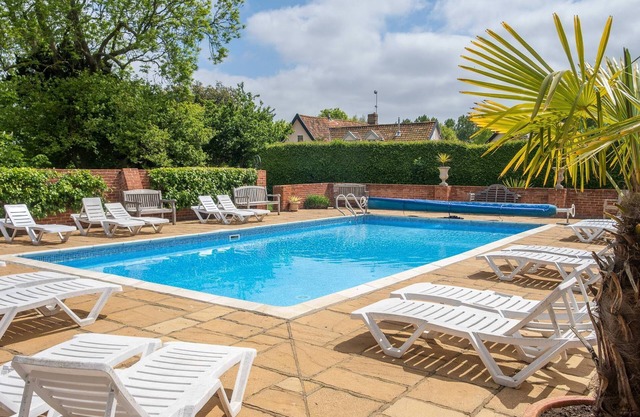 East Green Farm Cottages - The Hayloft - sleeps 6 guests in 3 bedrooms