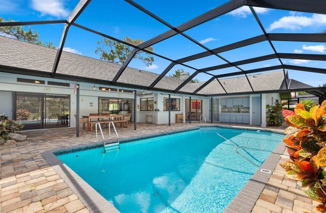 EAST LAKE GEM ON THE GREEN 3 BED 2 BATH POOL HOME PERFECT FOR FAMILIES