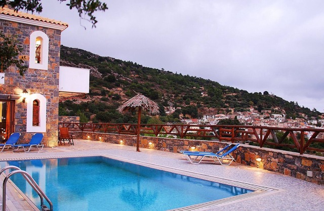 East of Crete, in a quiet area with BBQ, Pool, only 10 min drive from the Beach!