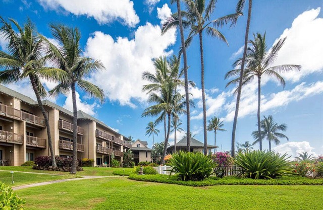 Easy Kauai Living! Lanai to Lawn, Full Kitchen, WiFi, Ceiling Fans–Kaha Lani 102